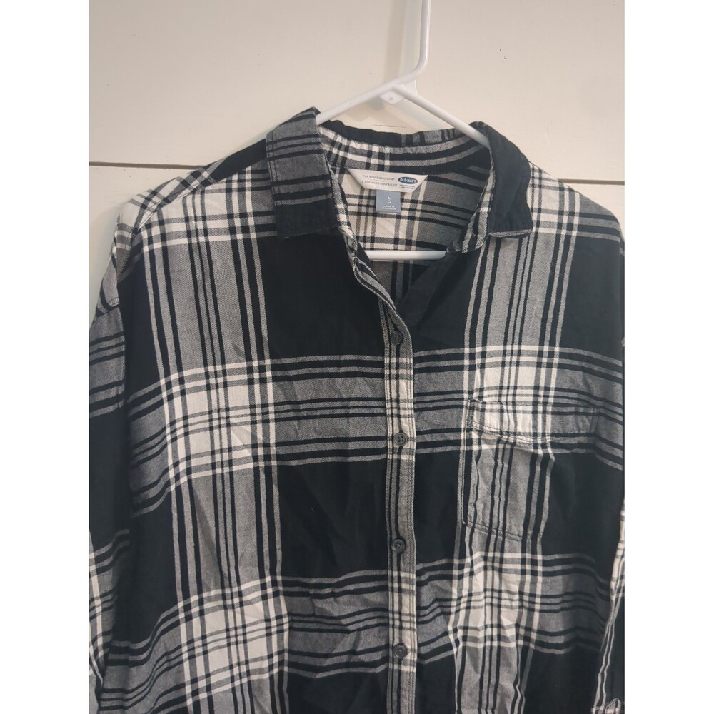 Old Navy black white plaid button down boyfriend shirt oversized fall winter
